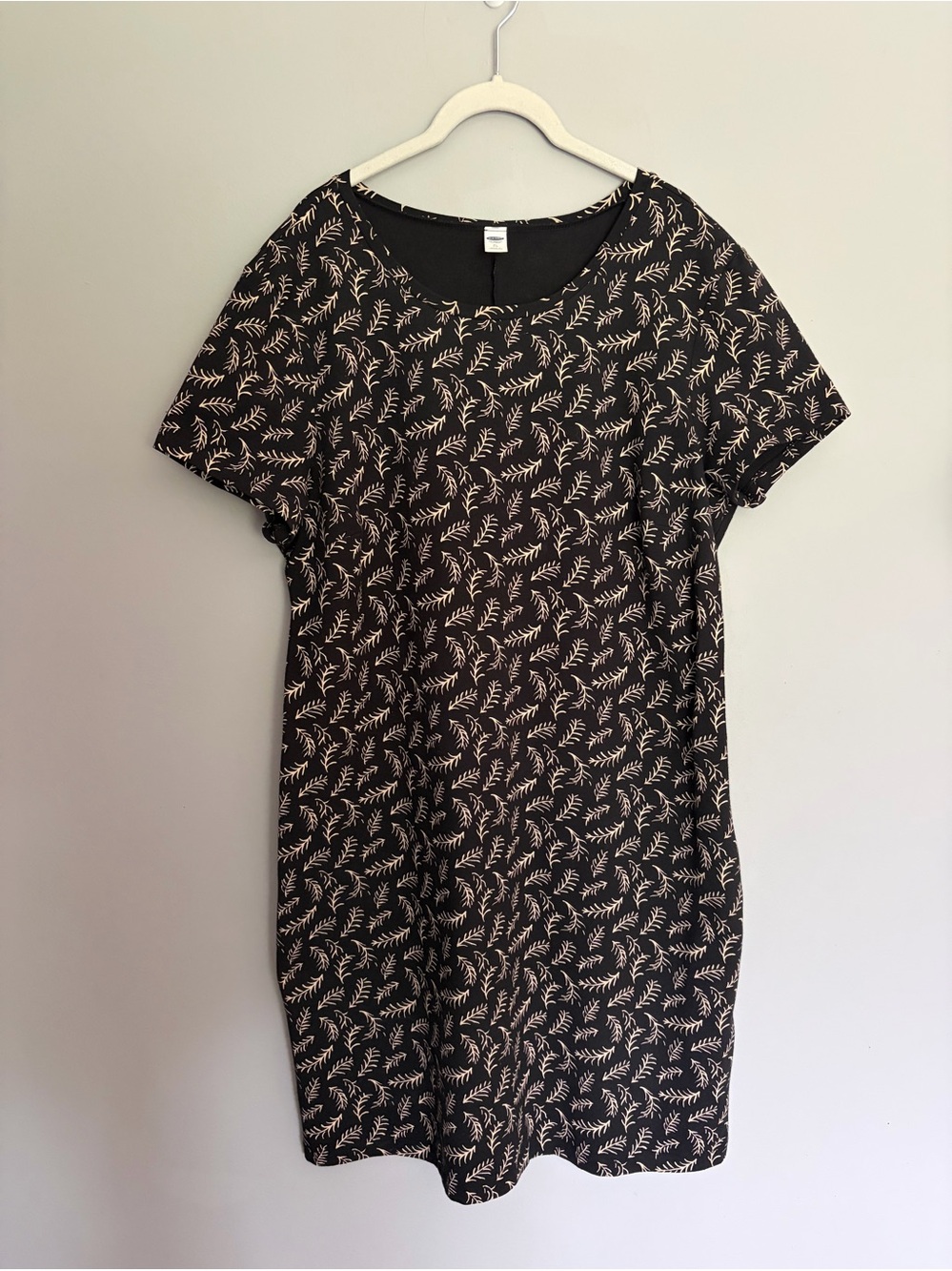 Old Navy T Shirt Dress Size XL Leaf Crewneck Short Sleeve Black Tan Cotton Knit